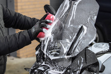 300 - Próżniowo pakowana gąbka do mycia motocykla z mikroporami