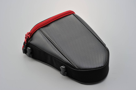 "HENLYBEGINS" SEAT BAG 4L DH-708 czerwony/CARBON