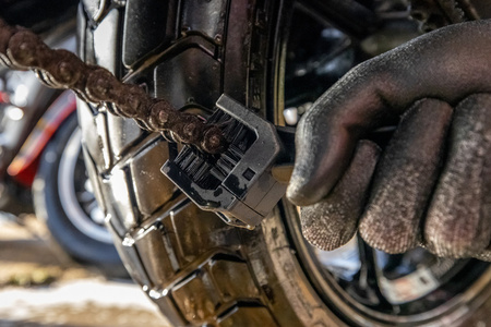 Muc-Off 350 - Szczotka do czyszczenia łańcucha - Motorcycle Chain Brush