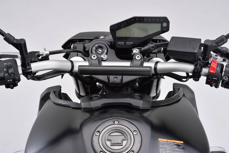 Daytona Uniwersalna poprzeczka w kolorze czarnym, z możliwością zamontowania w wieżyczkach/obejmach kierownicy 77437