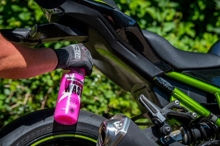 Muc-Off 1132 - Preparat do skutecznego mycia motocykla bez użycia wody - 750ml - High Performance Waterless Wash