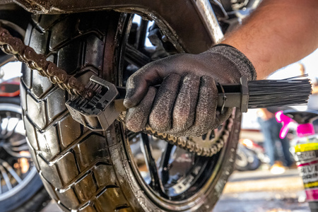 Muc-Off 350 - Szczotka do czyszczenia łańcucha - Motorcycle Chain Brush