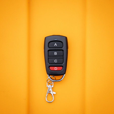 SHARK Spreader 100kg Przenośny, wielofunkcyjny, zdalnie sterowany rozrzutnik suchego materiału ATV